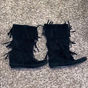 Minnetonka Fringe Black Winter Dressy Boots Sz 8